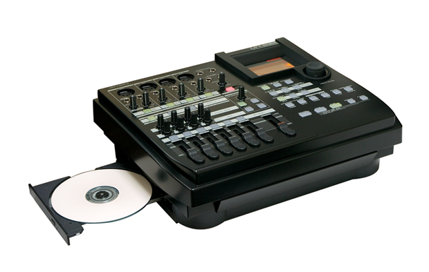 MR8HD-CD_02